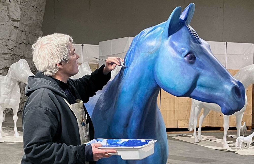 Rita Cameron painting the Gallopalooza Horse