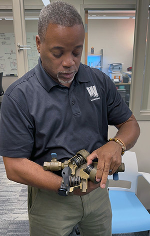 Adonis with backflow device