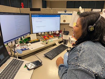 image - Olivia in call center