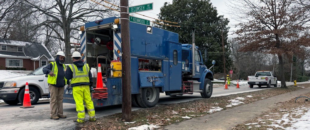 image - LW truck at Kenwood Dr.