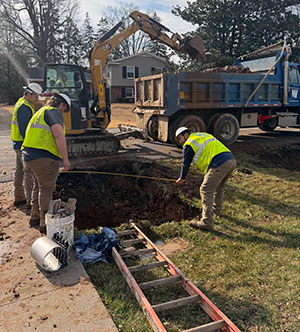 Crew fixing a main break