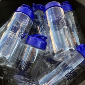 Reusable bottles image